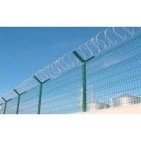 0,95 mt yüksekliğinde 2 bükümlü, Sıcak daldırma galvaniz üzeri, Elektrostatik polyester toz boyalı jiletli panel halinde tel (Göz Aralığı 55x200 mm / Ø4,5 mm Telden İmal Edilmiş / Panel Üzerinde 100 mm aralıklar ile 3 sıra jilet bulunan, Toplam jilet boyu 0,95 mt yüksekliğinde 2 bükümlü, Sıcak daldırma galvaniz üzeri, Elektrostatik polyester toz boyalı jiletli panel halinde tel (Göz Aralığı 55x200 mm / Ø4,5 mm Telden İmal Edilmiş / Panel Üzerinde 100 mm aralıklar ile 3 sıra jilet bulunan, Toplam jilet boyu