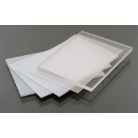 İki yüzü UV dayanımlı film kaplı, 12 mm kalınlıkta, polikarbonat şeffaf gürültü bariyeri İki yüzü UV dayanımlı film kaplı, 12 mm kalınlıkta, polikarbonat şeffaf gürültü bariyeri